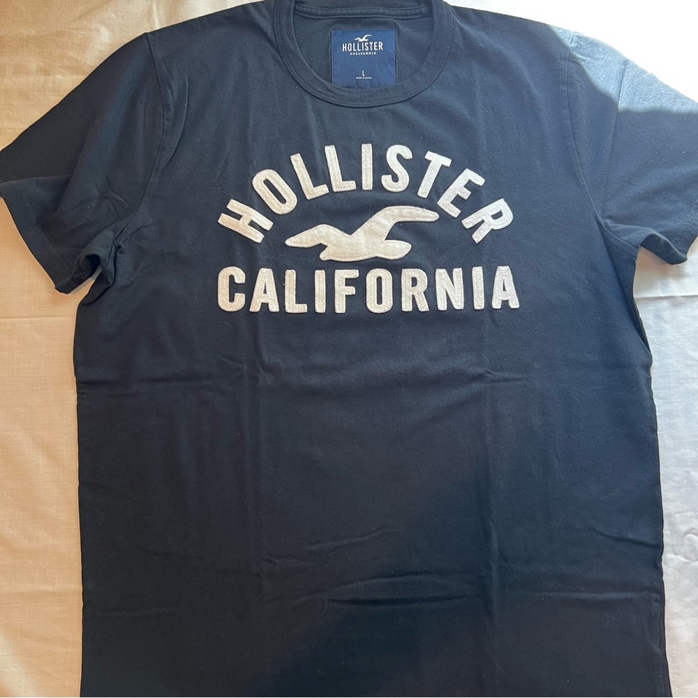 Hollister Men's black California Tee